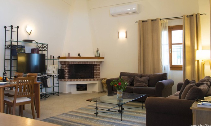 Heraklion House | 'Minos' Maisonette House overlooking the Minoan Palace of Knossos !