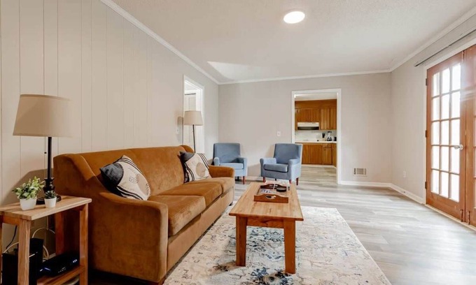 Columbia House | Mins to Lake Murray & Downtown! Soda City Suite