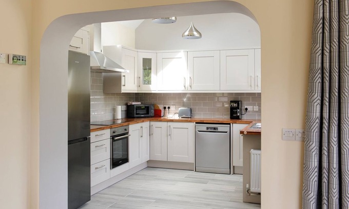 Tully Apartment | Mins walk from the beach. Great Location