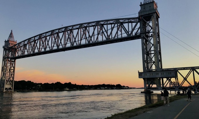 Buzzards Bay Cottage | Minutes to beaches & canal Family friendly updated beach house