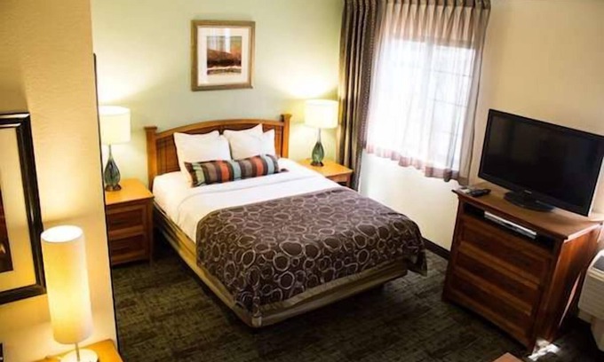 Las Colinas Apartment | Minutes to Grapevine Convention, Free Parking and Breakfast!