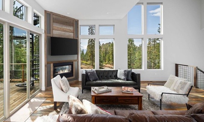 Upper Kingsbury House | Minutes to Heavenly, Skiing & Downtown w/Spa