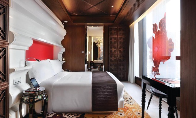 Bowrington Hotel | Mira Moon