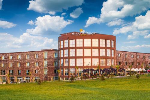 Lucenec Hotel | Miraj Resort