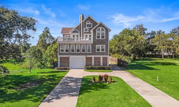 Shoreacres House | Miramar — Miramar by BeachBox