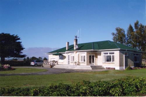 Waitakaruru Bed & Breakfast | Miranda Homestead B&B