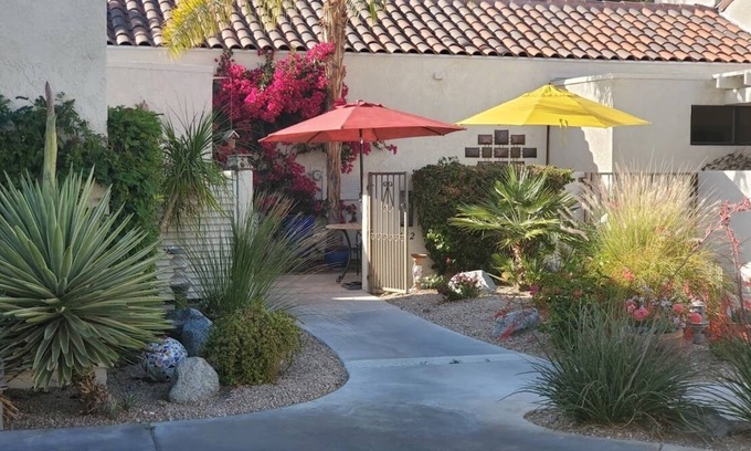 Rancho Mirage Condo | Mission Hills Lakefront Condo with mountain views