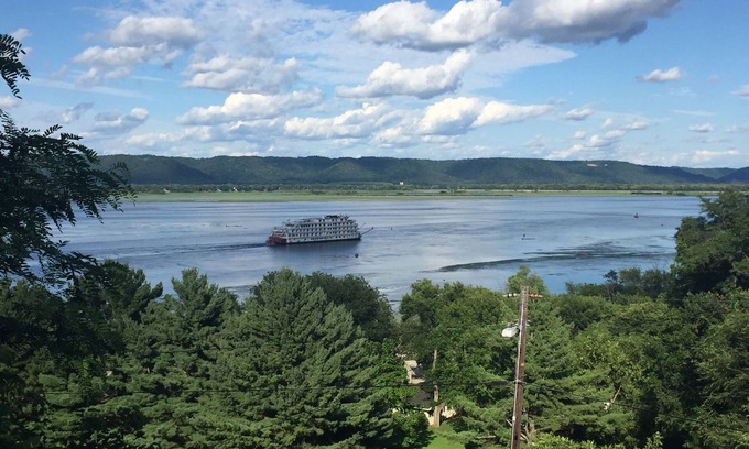 Minneiska House | Mississippi River View with updated driveway