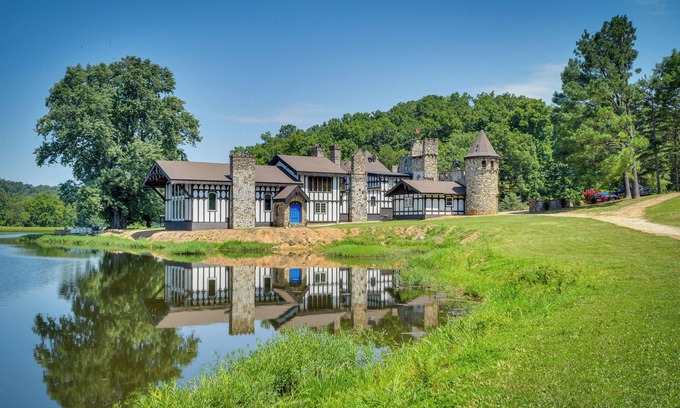 Saint Mary House | Missouri Castle w/Private Lake, Pool & 100 Acres!