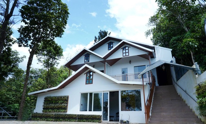 Devikolam Bed & Breakfast | Misty Bush Munnar - Deluxe Double Roomn