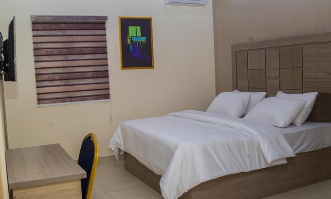 Surulere Hotel | MITOS LUXURY SUITES (BODE THOMAS)