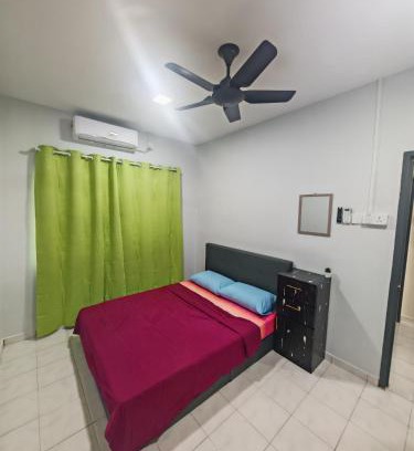 Seremban 2 House | MixxHome Seremban 2, One Queen Bed, Share Bathroom
