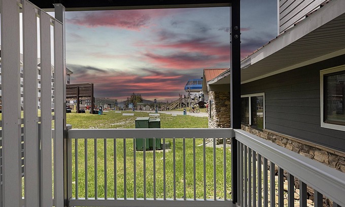 Snowshoe Condo | ML 128: Ballhooter views await you. Charming 1BR next to bike trails!