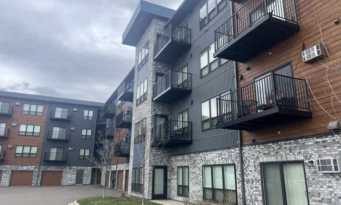 Ramsey Apartment | MN New High End 1 BDRM Main Floor