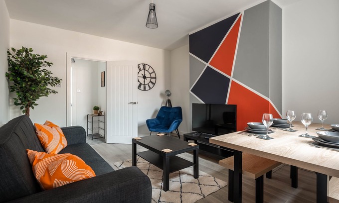 Normanton Apartment | Modern apartment - 200 metres from M62