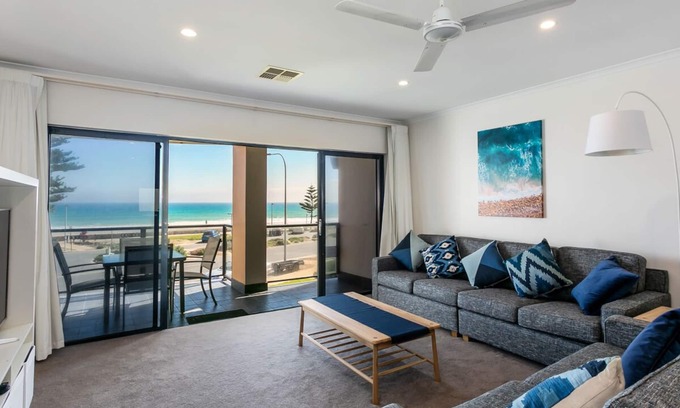 Moana Apartment | Moana Beachfront Apartment Apartment 8, 320-322 Esplanade, Moana