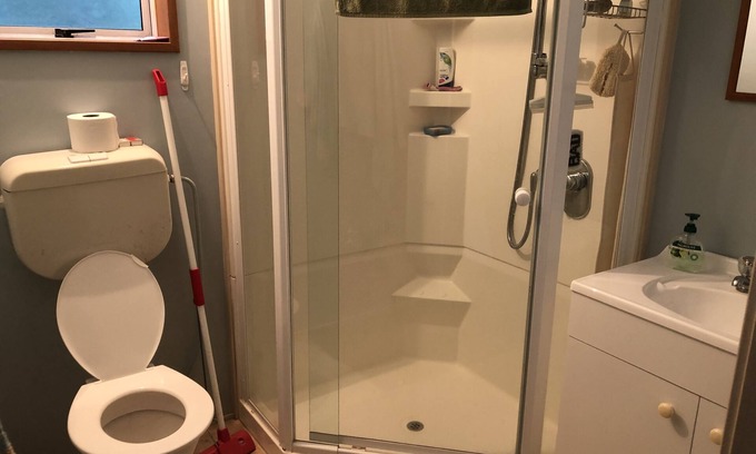 Kawau Island Cottage | Moana Cove Lodge - cottage unit Kereru Cottage