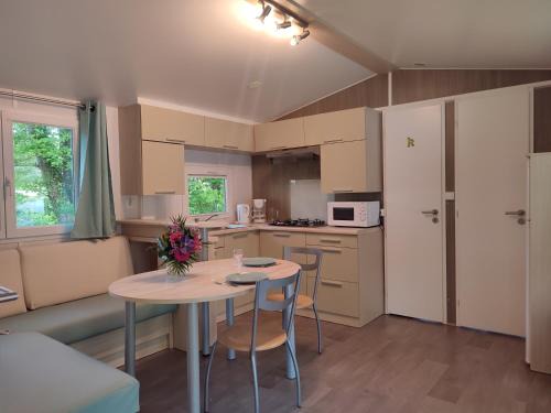 Guenrouet Other | Mobil home Gîte Canal Nantes à Brest 40 minutes Nantes et Saint-Nazaire