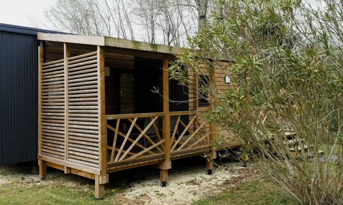 Sadirac House | Mobil-Home Laurier 3 Zimmer 4 Personen Klimaanlage + TV 2sdb