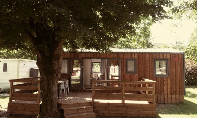Les Cabannes House | Mobile home at the foot of the Beille plateau, nature campsite by the river