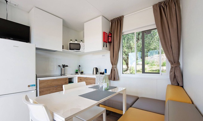 Predore RV Rental | Mobile Home 'Eurovil 3' with Lake View, Wi-Fi and Air Conditioning