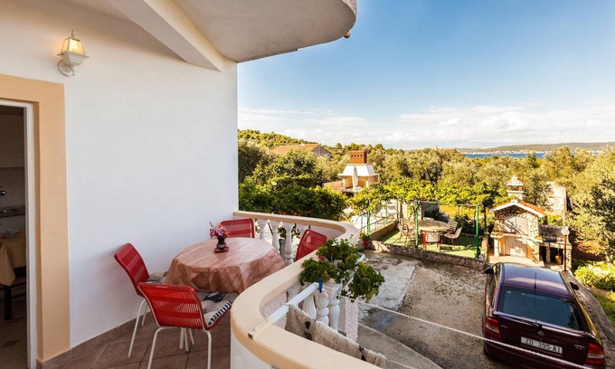 Kukljica Villa | MODERN 1 BEDROOM APARTMENT - 5 MINUTES WALK TO BEACH!