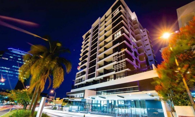 Toowong Apartment | Modern 1-Bedroom Apartment with Parking & Pool in Toowong