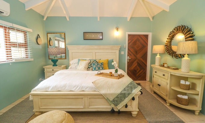 Estate Little Princess North Cottage | Modern 1 Bedroom: "Garden Suite" Amazing Views on Luxury Villa