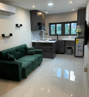 Accra Apartment | Modern 1 Bedroom Ground Floor Apartment with Serene Mountain Views, close to Aburi Walking Trail