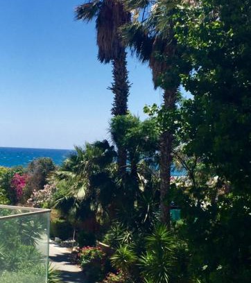 Agios Tychon Apartment | Modern 1 bedroom sea view beach apartment