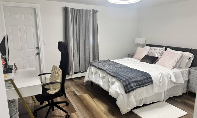 Communipaw Apartment | Modern 1 BR apartment in Downtown Jersey City near Light Rail and restaurants.