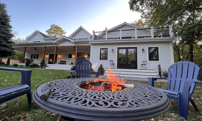 Roseland Other | Modern 1870s Farmhouse Getaway
