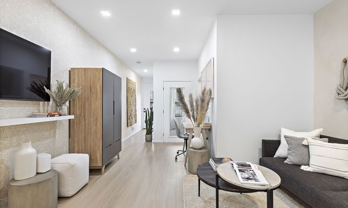 Communipaw Apartment | Modern 1Bd 1Ba Full Kitchen Private Exec. Suite · Jersey City ·20min to NYC!