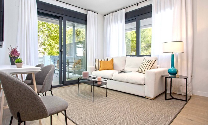 Distrito Norte Sierra Apartment | Modern 1BD apartment with terrace, pool and parking. Arruzafa I
