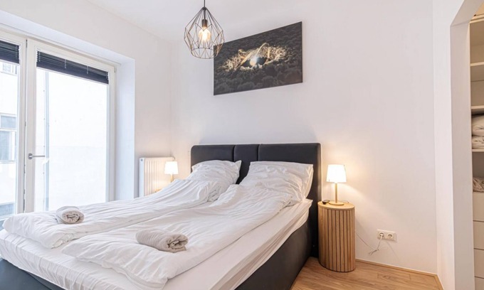 Wieden Apartment | Modern 1BR + 1LR Apartment in Vienna’s Downtown