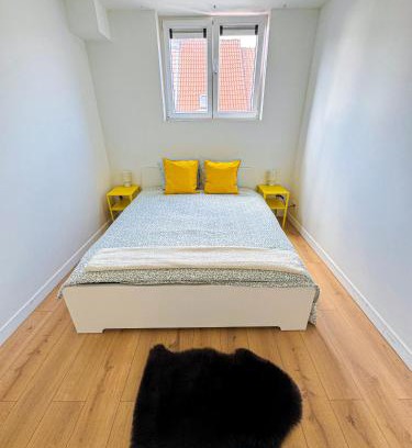 Bloemekenswijk Apartment | Modern 1BR & 1LR Apartment Next to City Center