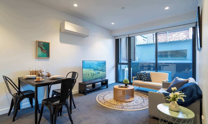 Hawthorn Apartment | Modern 1BR Apt Near Swinburne & Glenferrie Rd
