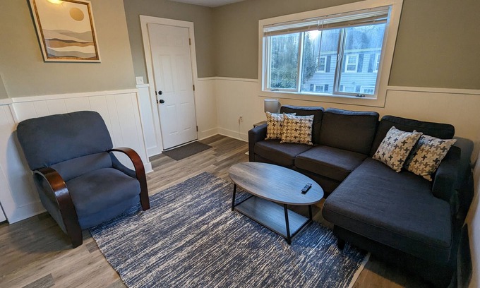 Biddeford Apartment | Modern 1br in downtown Biddeford