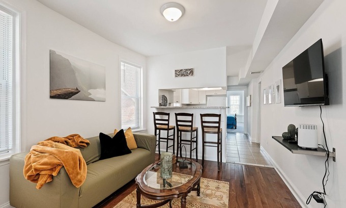 Germantown Apartment | Modern 1BR in East Germantown