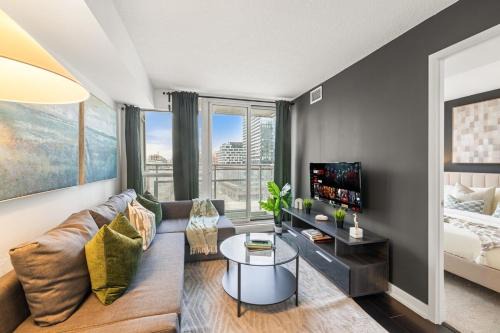 Fort York Apartment | Modern 1BR King Suite, Central Downtown Toronto