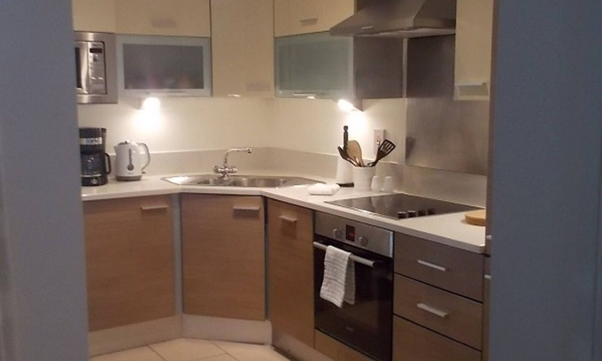 City Centre Dublin Apartment | Modern 2 Bed, 2 Bath Central Dublin Flat, 2 Blocks from Trinity College