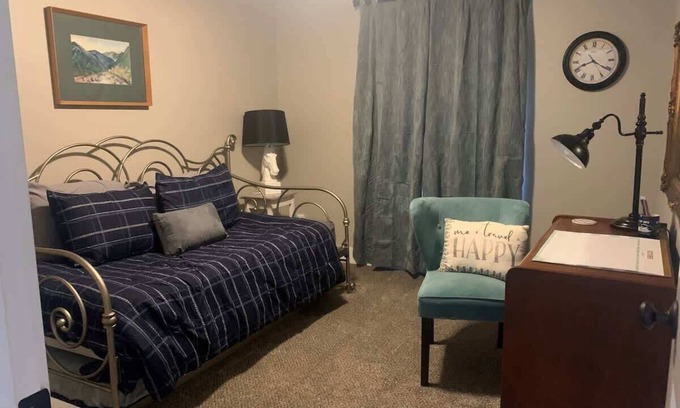 Bettendorf Condo | Modern 2 bed condo with office and King size bed !