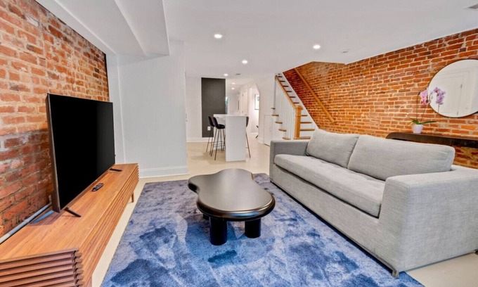 Truxton Circle Apartment | Modern 2 Bed Suite in historic townhouse w patio