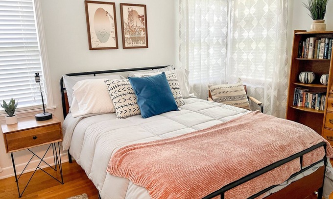 Midland House | Modern 2-bedroom 1930's Bungalow Close to Downtown