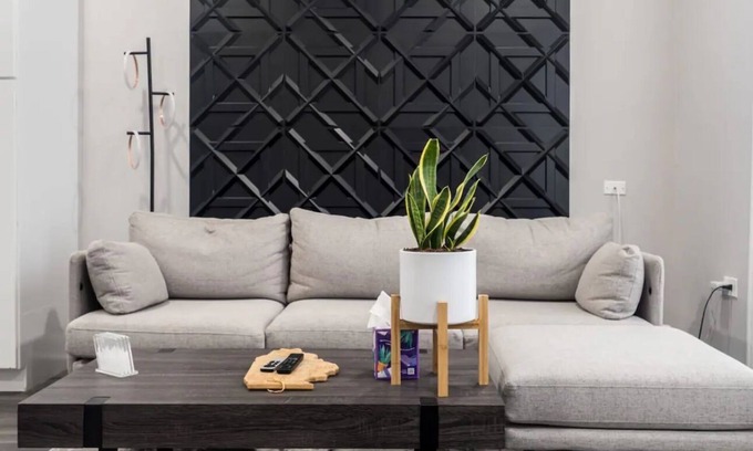 Woodlawn Condo | Modern 2-bedroom 2 -bath condo in wonderful Woodlawn Chicago.