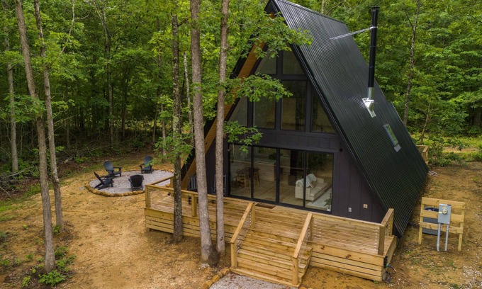Monteagle Cabin | Modern 2-bedroom A-frame with WiFi, AC and hot tub in fabulous Monteagle