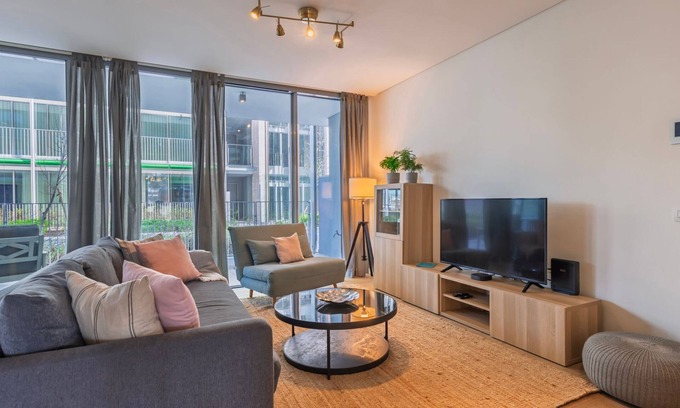 Marvila Apartment | Modern 2BDR Apartment w/Garage by LovelyStay