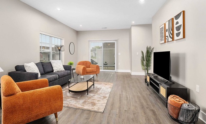 Grandville Condo | Modern 2BR + 2BA Condo with Garage & Patio