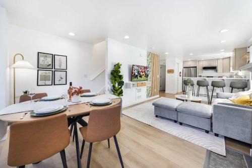 Lake City House | Modern 2BR Gem Near UW & Lake Trails & Garage