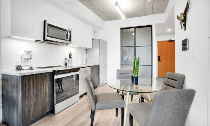 Wellington Village Apartment | Modern 2BR Hideaway near to Remic Rapids Park